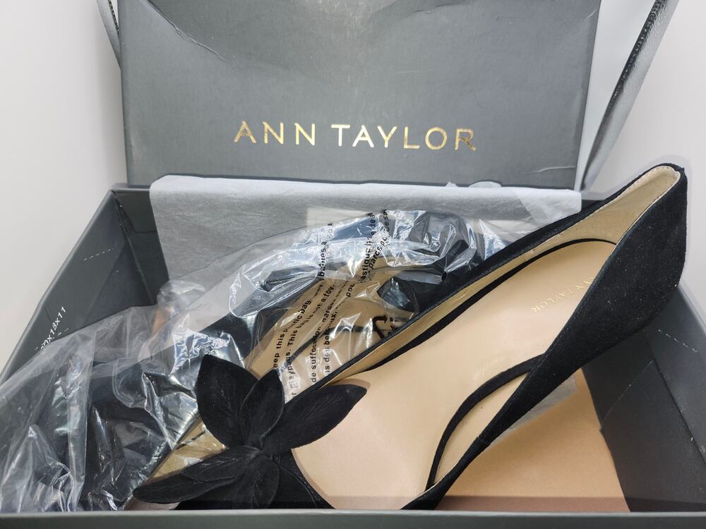 ANN TAYLOR NWB Black Suede Flower Pump Sz 11 #458312 Workwear Weddings GNO